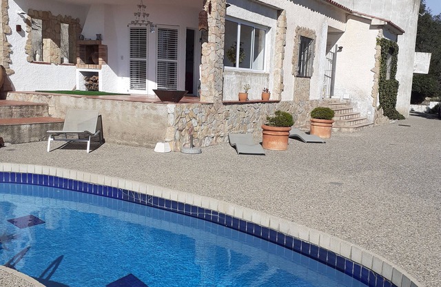 Catalonia House sleeps 6, private pool in natural park, golf course.