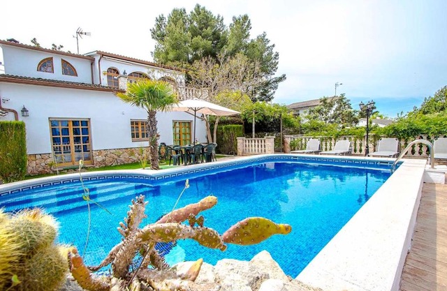 Catalunya Casas Enticing Elegance , 10min to Costa Dorada beaches!