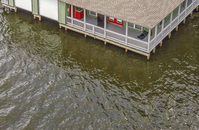 Catfish Cabin on beautiful Lake Claiborne...sits right over the water