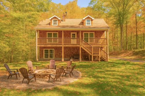 Catskill Cabin with Firepit & Brilliant Fall Views