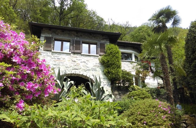 Cavigliano (near Verscio): Casa "Ilvea", detached Ticinese house with garden