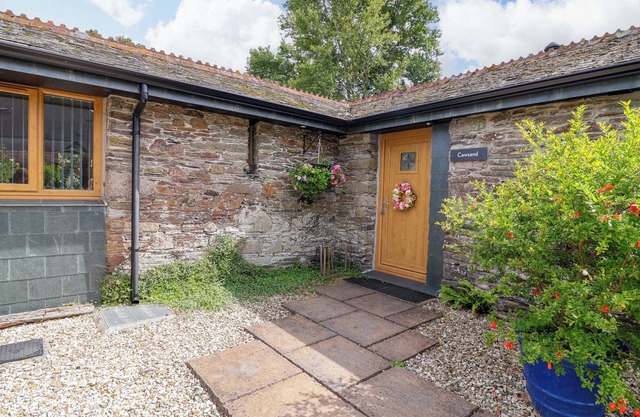 CAWSAND, pet friendly, luxury holiday cottage in Tideford
