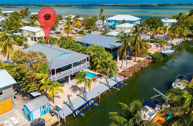 Cayman Retreat: Cozy pool home