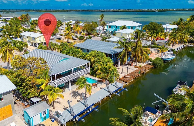 Cayman Retreat: Cozy pool home