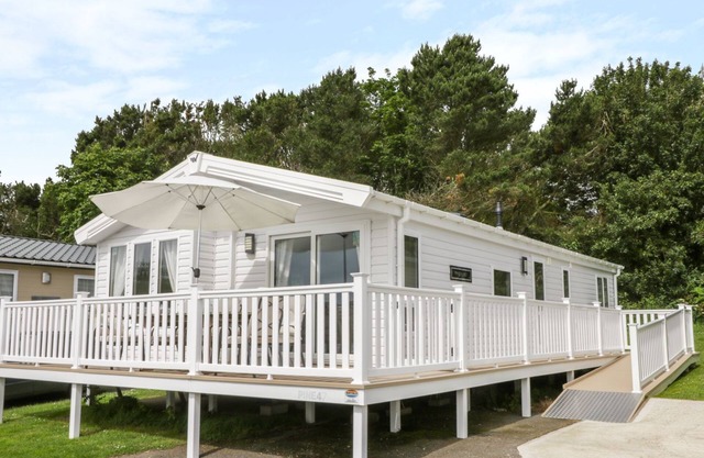 Cayton Pines Lodge at Cayton Bay Holiday Park