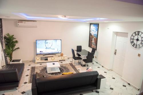 Cc & Cg Homes Luxury 3 Bedrooms House - 24Hrs Power