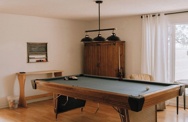CC’s Cottage: Indoor Pool and Close to Sandbanks