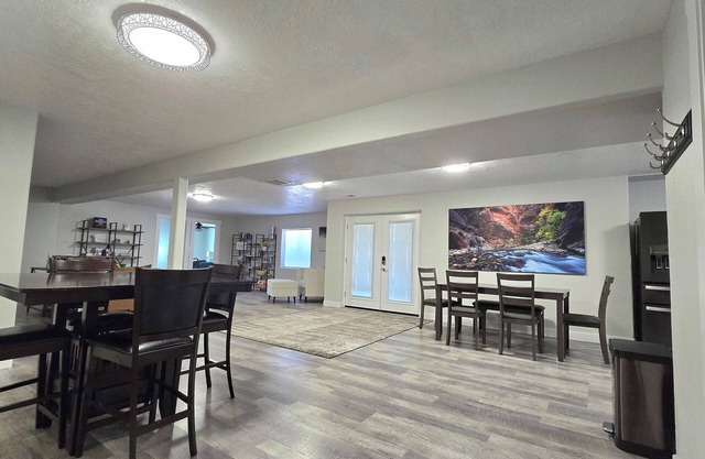 Cedar City, Basement Apartment. Five minutes from the I-15. Pet, family friendly