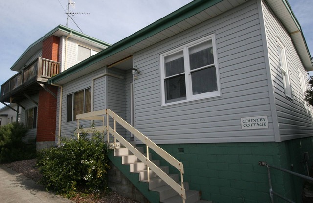 Cedar Cottages Blackmans Bay - Country Cottage