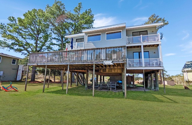 Cedar Cove - Waterfront home w/Fire pit!