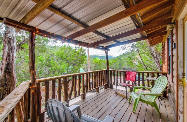 ‘Cedar Falls Cabins #6’: Hillside w/Views!