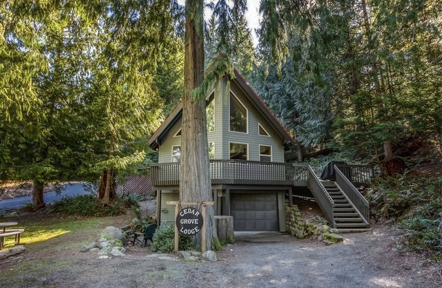 Cedar Grove Lodge | BBQ | 3 Bed, 2 Bath