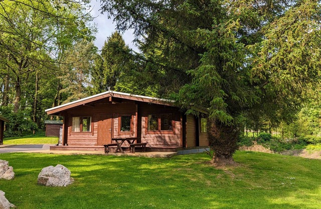 CEDAR LODGE, pet friendly, character holiday cottage in Ingleton