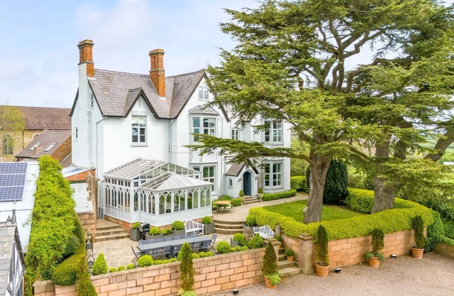 Cedar Lodge - Seven Bedroom Villa, Sleeps 19