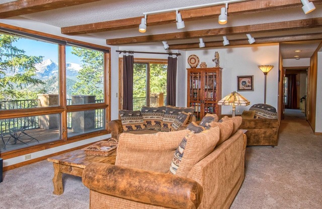Cedar Lower Vacation Home at Windcliff by RedAwning