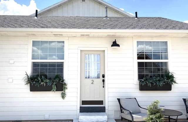 Cedar Studio on Meadowlark, private studio apt