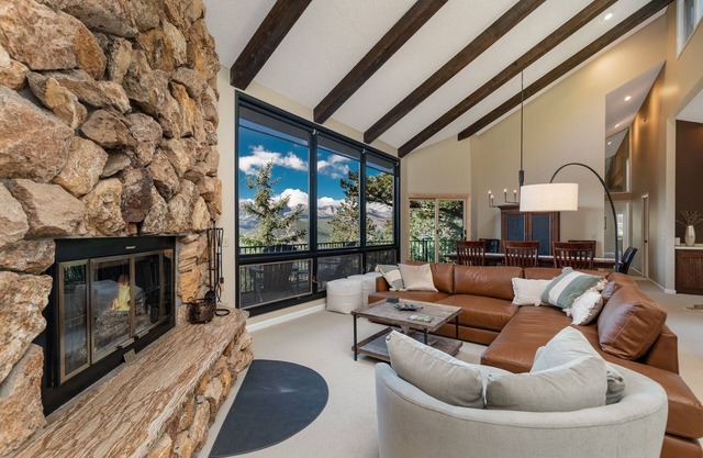 Cedar Upper Vacation Home at Windcliff by RedAwning
