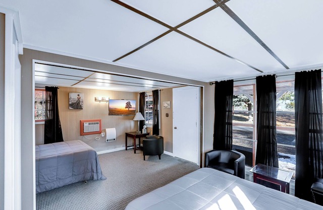 Cedar Village Motel