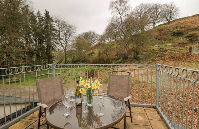 CEFN COTTAGE, family friendly, with open fire in Llanidloes