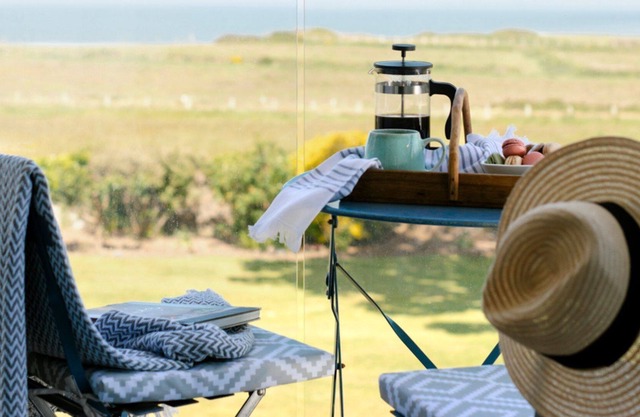 Ceg y Bae - a sea view that sleeps 8 guests in 4 bedrooms