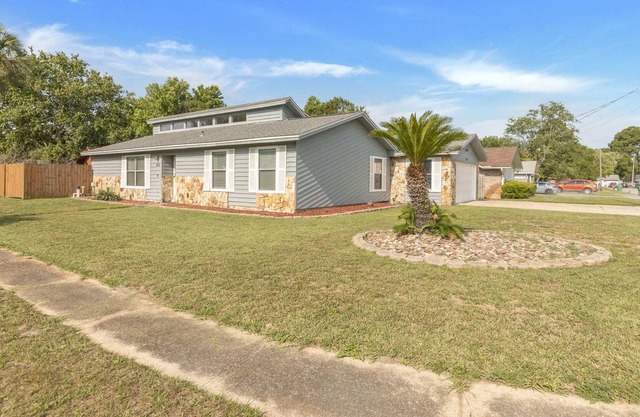 Celeste | RV/Boat Parking, Fire Pit, Grill, Beach!