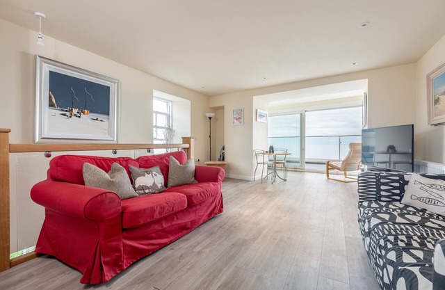 Cellardyke 3-Bed House, Sleeps 6 with Sea Terrace