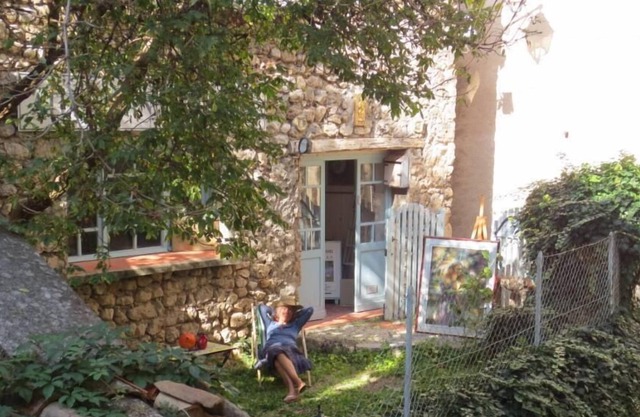 Center of MOUSTIERS STE MARIE In the calm JARDIN CLOS Home any comfort: 2-8 pers