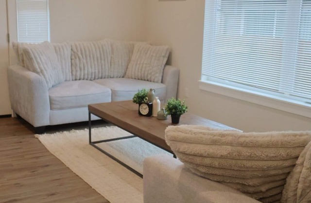 Center of Downtown Luxury Modern Home W/Game Room