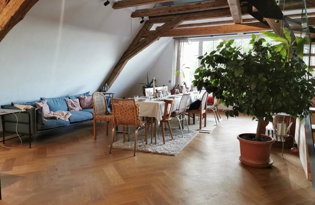 Central maisonette with garden and view
