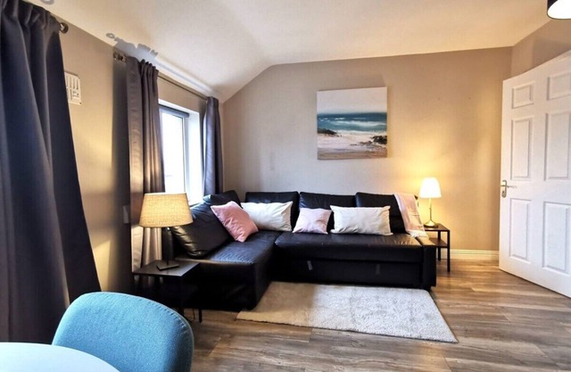 Central 1-BED APT Fast Reliable WIFI*work remotely