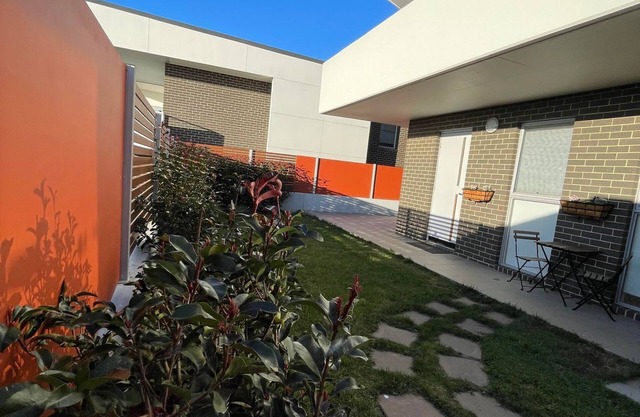 Central 2 Bed, 2 Bath, Pet-Friendly, 2 Car Secure Yard!
