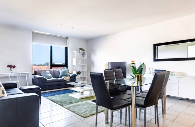 Central 2-Bedroom Apt with Parking in North Melbourne