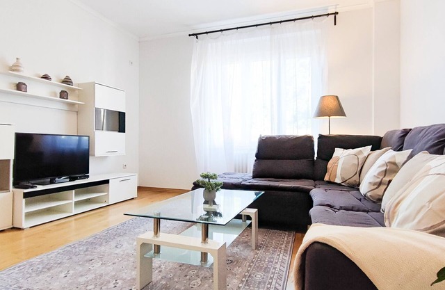 Central 2 Bedroom Apartment 85 sq m 5 minutes walk to Trg Slobode