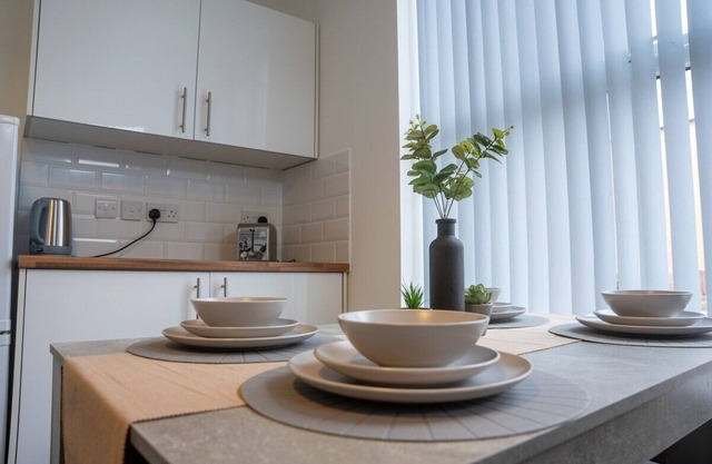 Central 2-Bedroom Home with Wifi in Kettering