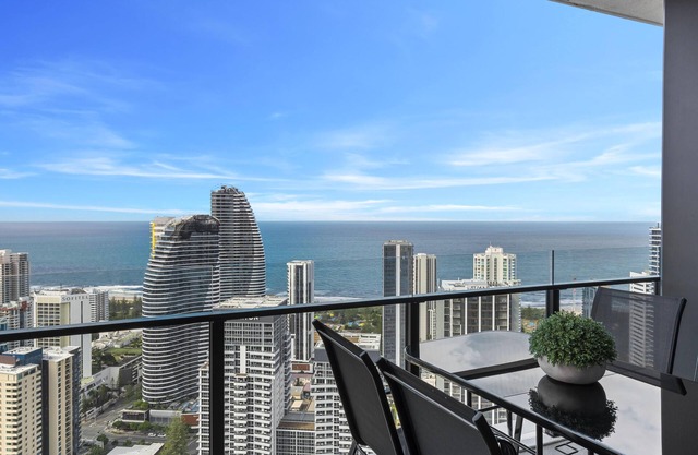 Central 2 Bedroom Ocean View Apartment No Parking
