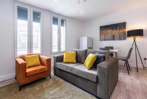 Central 2BR Apt Basingstoke Near Shops & Transport