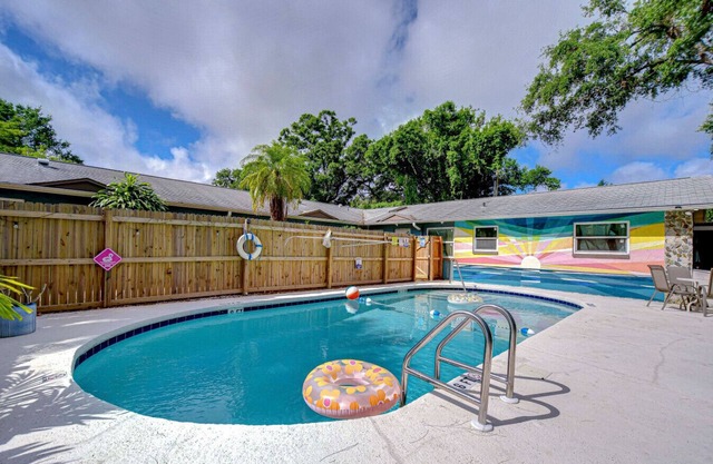 Central 2BR Apt: Heated Pool & W/D on Site