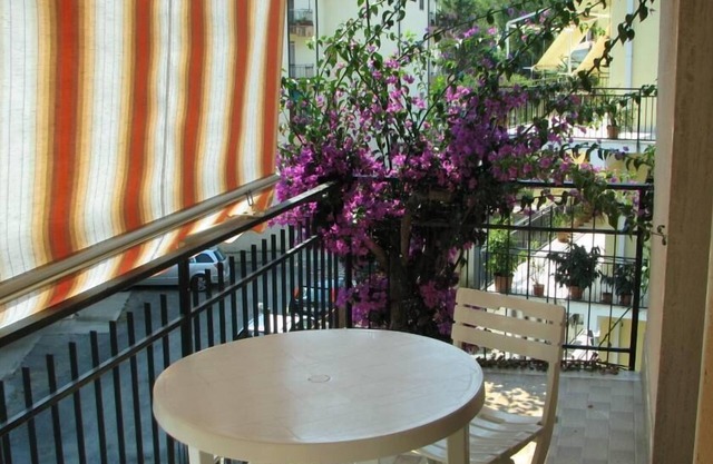 Central and 2 steps from the beach but away from the hustle and bustle
