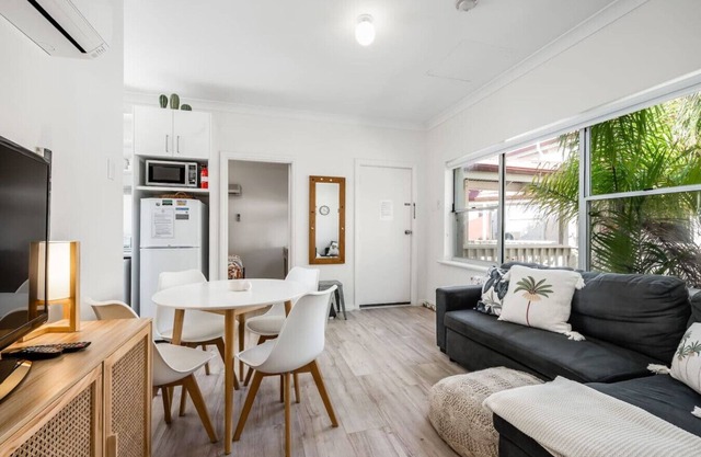 Central and modern 2 bedroom unit at Smugglers
