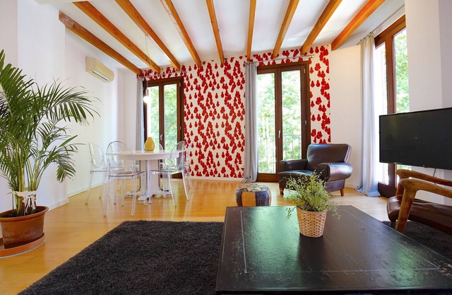 Central Apartment with AC, Wifi, Shared Terrace, Balcony and Bright