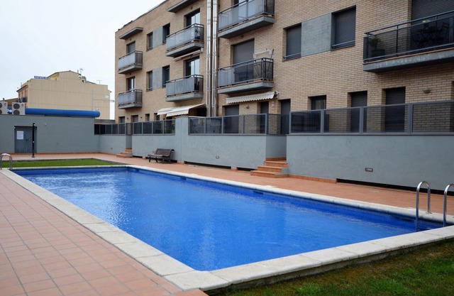 Central Apartment with Pool, Garden, WiFi, A/C & Terrace – Ideal for Families