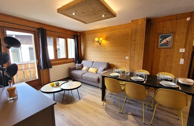 Central Apartment for 6 with Balcony, Skiing Nearby & Full Amenities