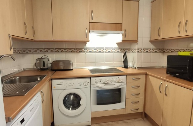 Central Apartment in Jaca - 4 Bedrooms, 2 Bathrooms, Parking Included
