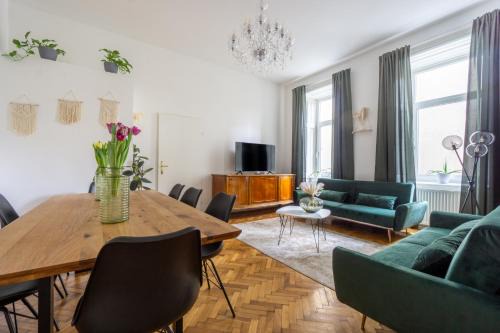 Central apartment in Viennese old building