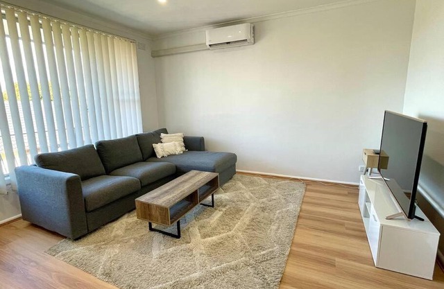 Central Apartment near Dandenong Hospital & Market