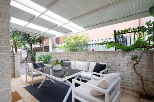 Central Apartment, Zoo Abode