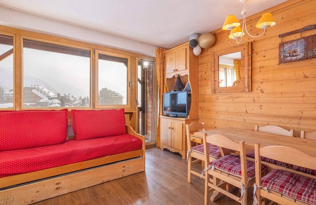 Central Avoriaz Apartment for 6 with Balcony, WiFi, and Parking Option