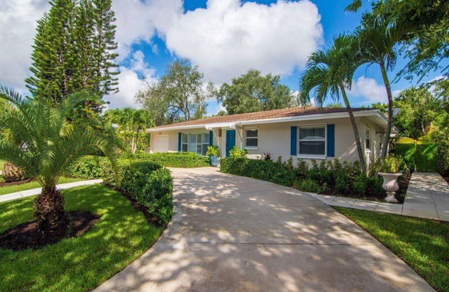 Central Beach Newly Upgraded. Private Pet Friendly Home with Fantasic Location!