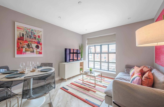 Central Birmingham Stunning 2 Bedroom Apartment