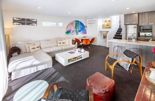 Central City Retreat Stylish 2BR with Parking